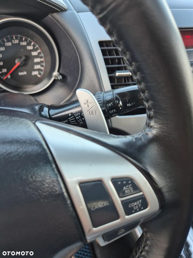 Mitsubishi Outlander 2.4 Intense + CVT - 22