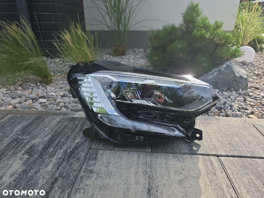 RENAULT CAPTUR 2 II Lampa prawa Kompletna Full Led 260104095R Krótki Led - 1