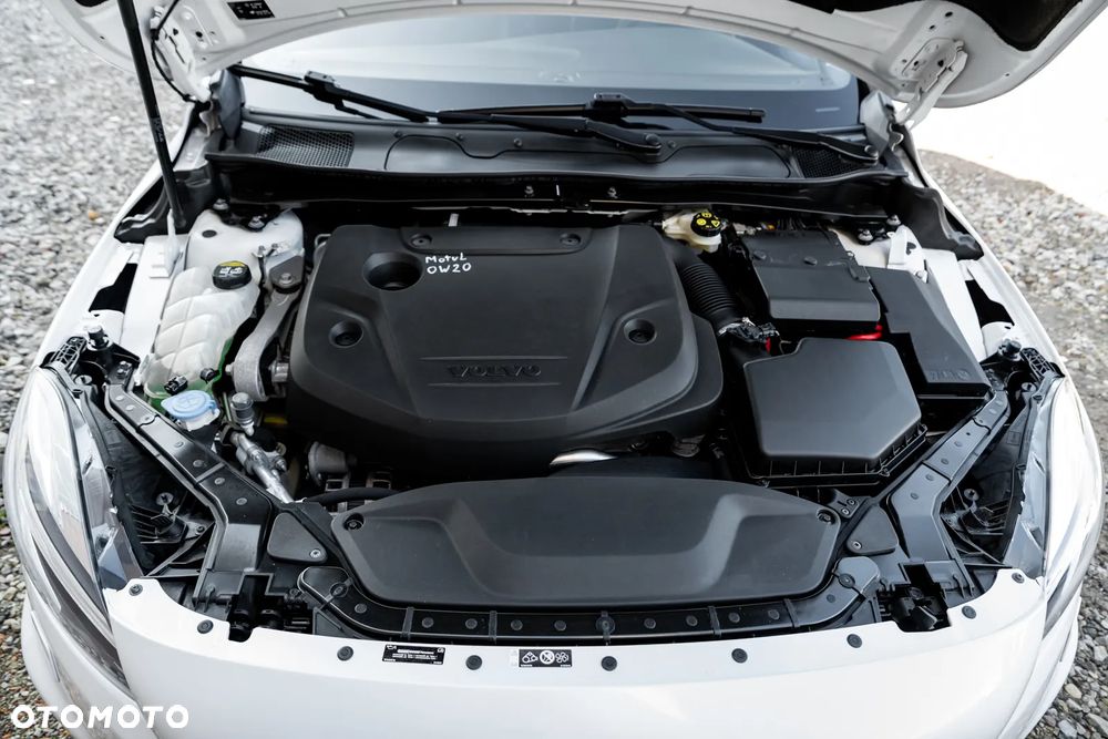 Volvo V40 D3 Geartronic RDesign - 33