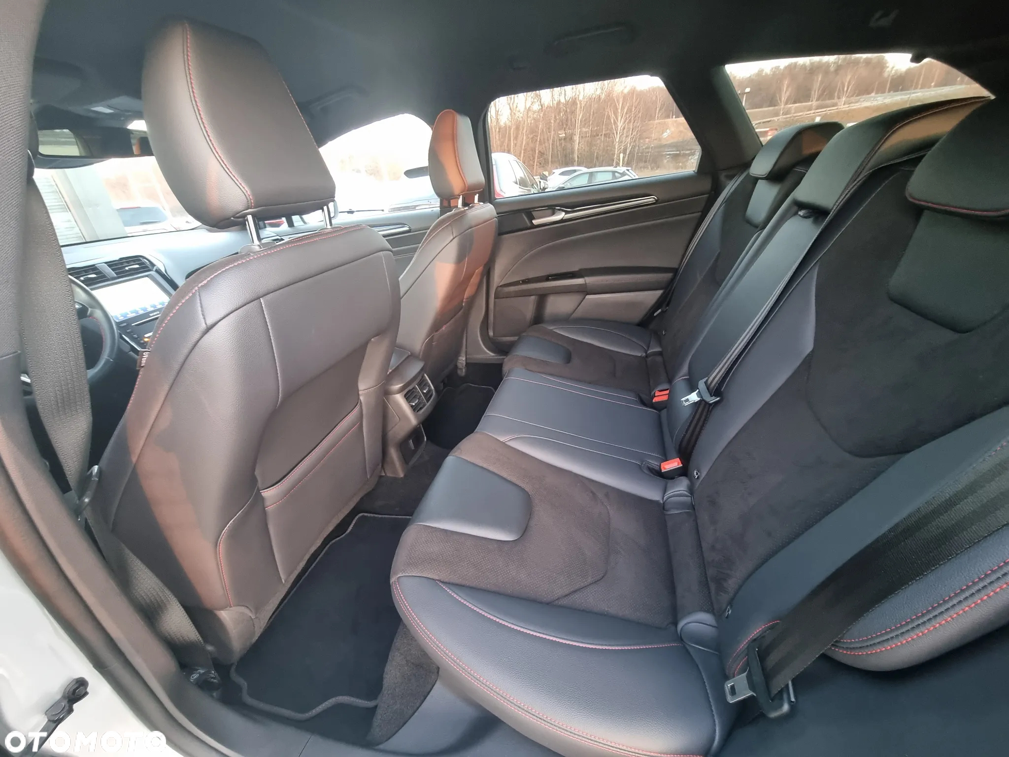 Ford Mondeo 2.0 EcoBlue Titanium - 24