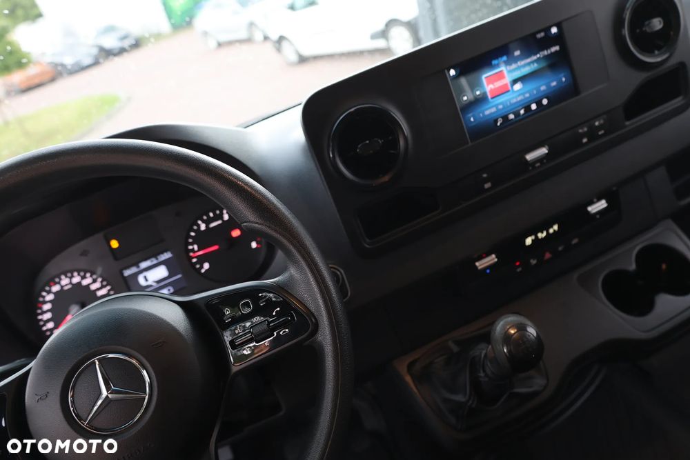 Mercedes-Benz Sprinter - 23