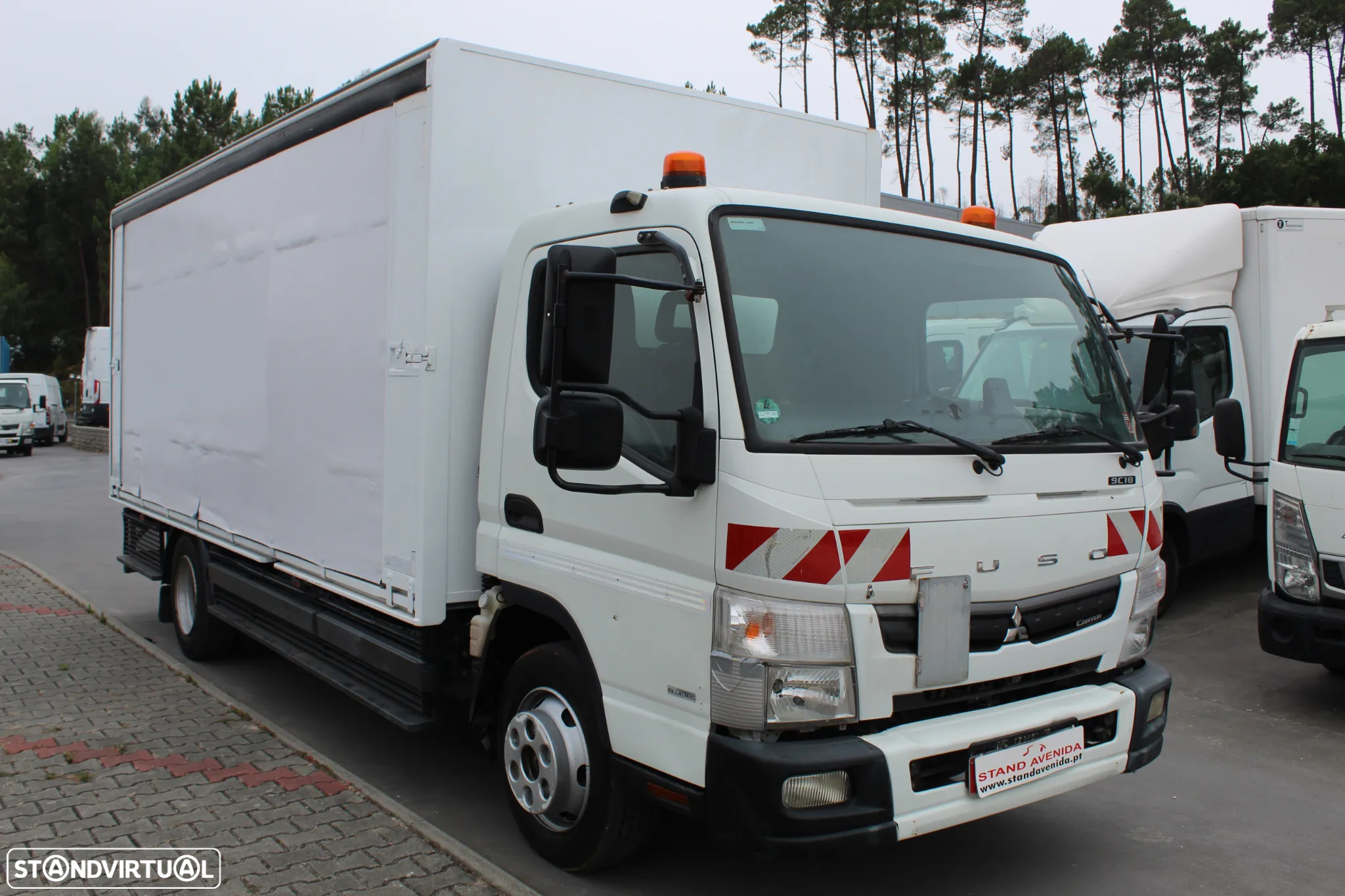 Mitsubishi FUSO CANTER 9C18 // PORTA BEBIDAS - 3