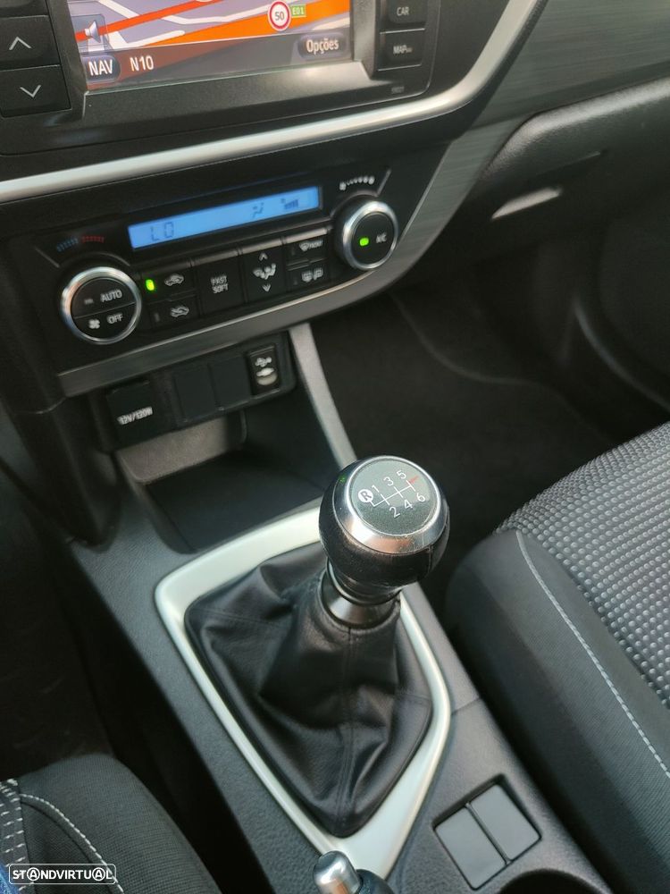 Toyota Auris 1.4 D-4D Com.+P.Sport+Navi - 43