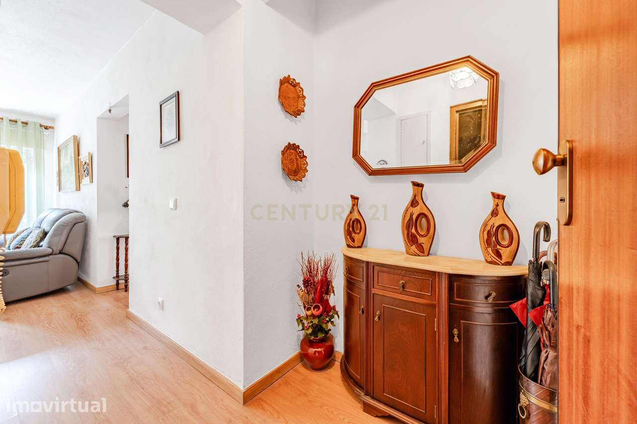 Apartamento T2 em Bom estado de conservação no Bairro Padre Cruz, Carn - Grande imagem: 3/44