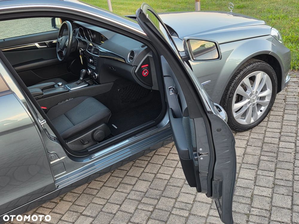 Mercedes-Benz Klasa C 180 BlueEFFICIENCY 7G-TRONIC Elegance - 30