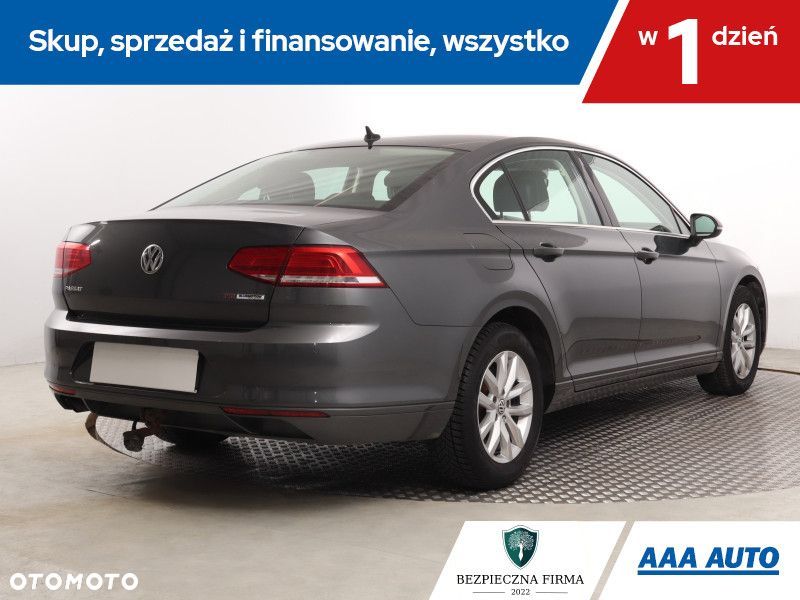 Volkswagen Passat - 6