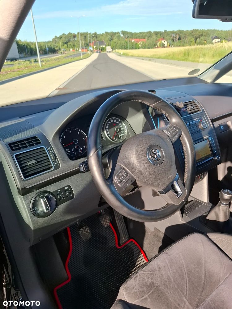 Volkswagen Touran 2.0 TDI DPF BlueMotion Technology Highline - 12