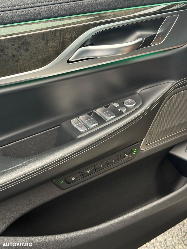BMW Seria 7 730Ld xDrive MHEV - 28