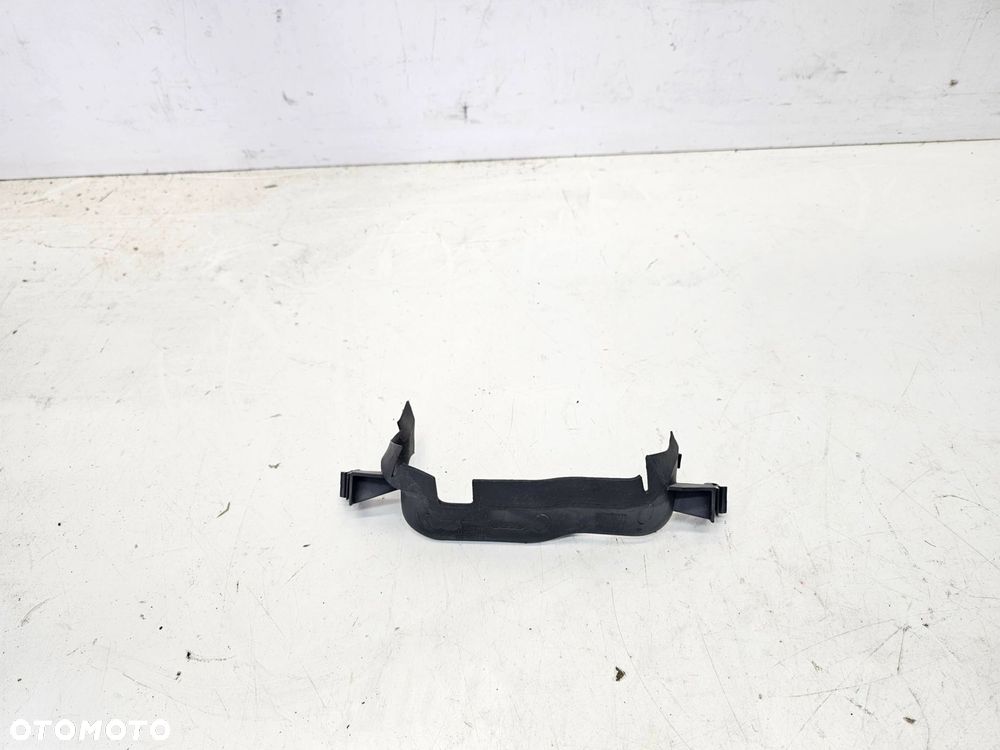 GÓRNA KIEROWNICA POWIETRZA PASA AUDI A3 8V 8V0121285