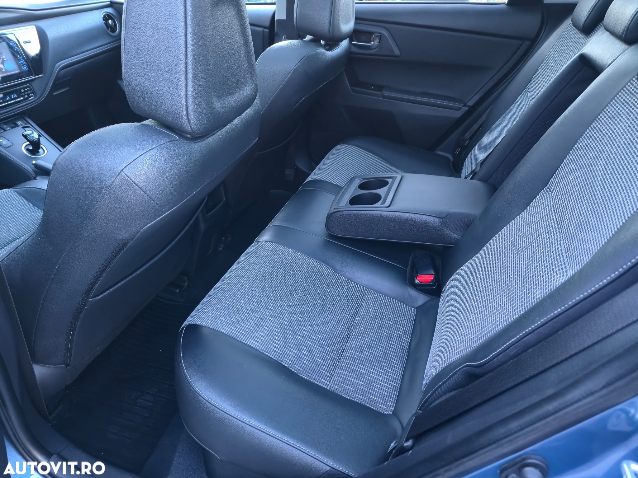 Toyota Auris 1.8 L VVT-i Hybrid Sol + - 28