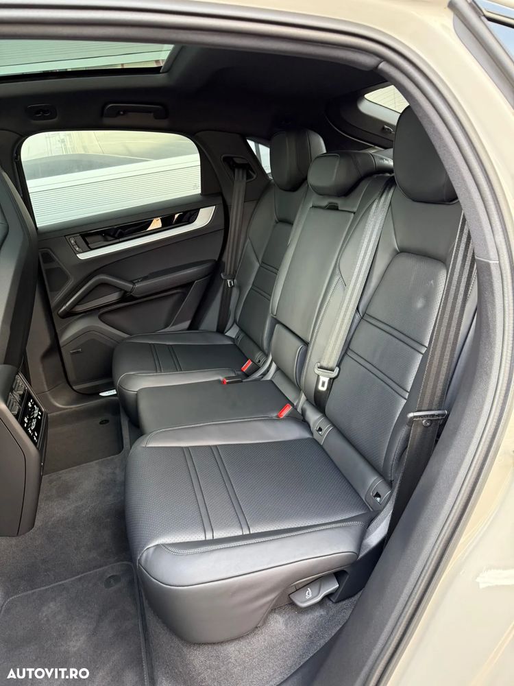 Porsche Cayenne Coupe E-Hybrid - 7