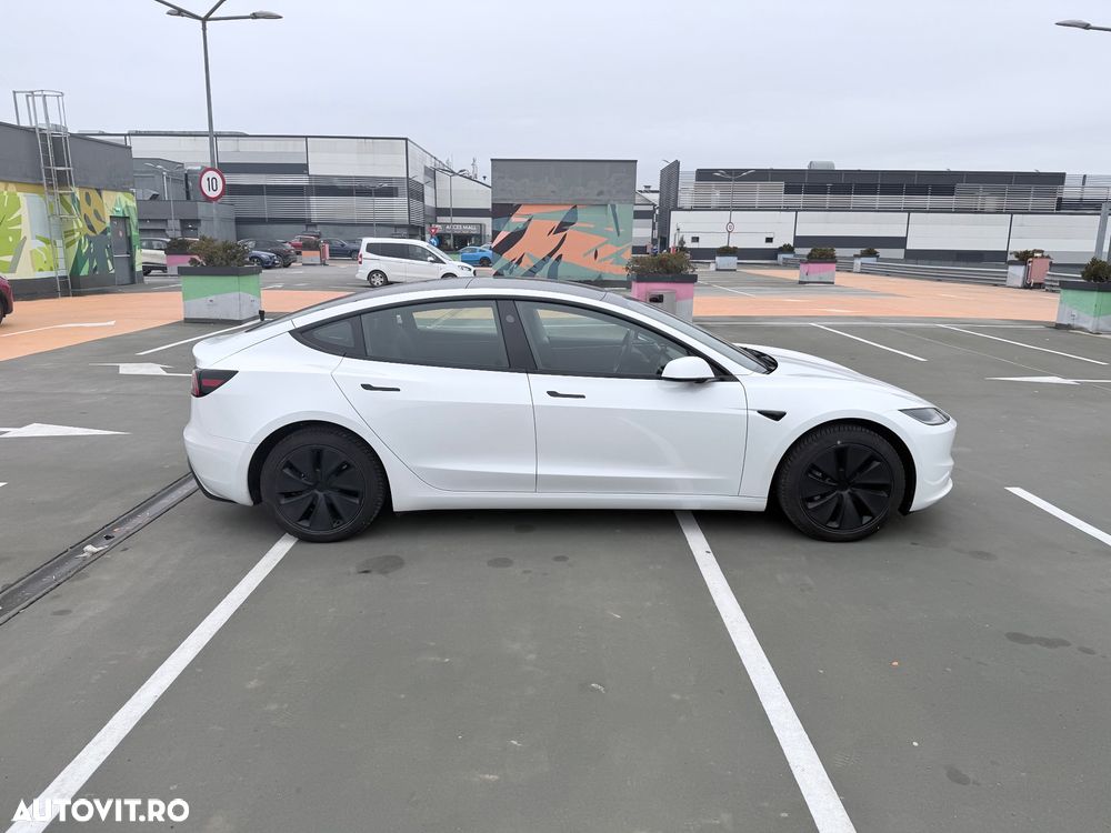 Tesla Model 3 - 4