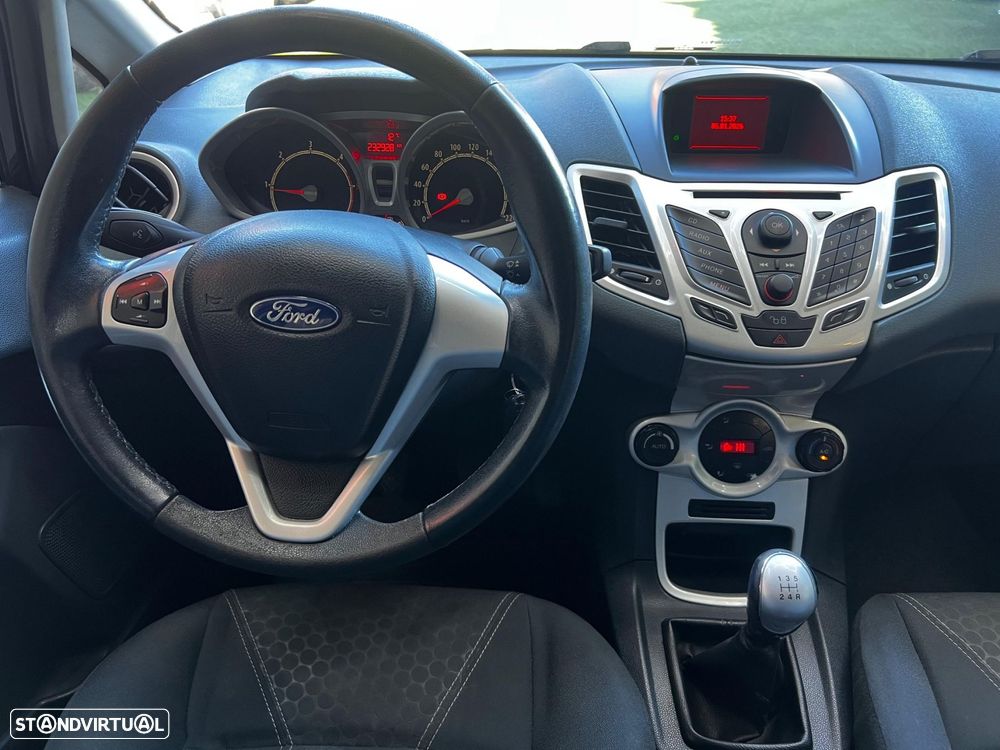 Ford Fiesta 1.4 TDCI Titanium - 21