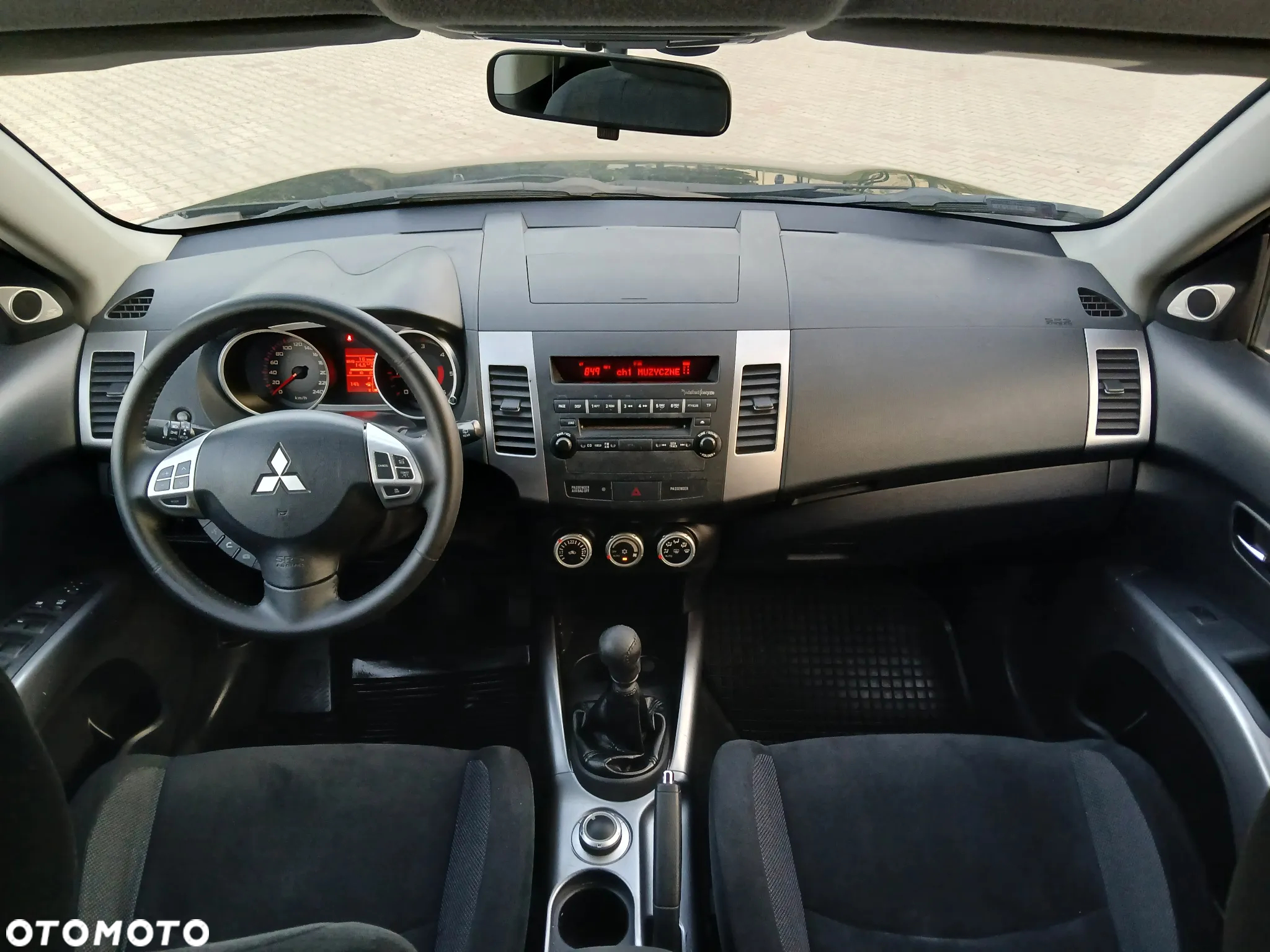 Mitsubishi Outlander 2.0 DID Intense + - 18