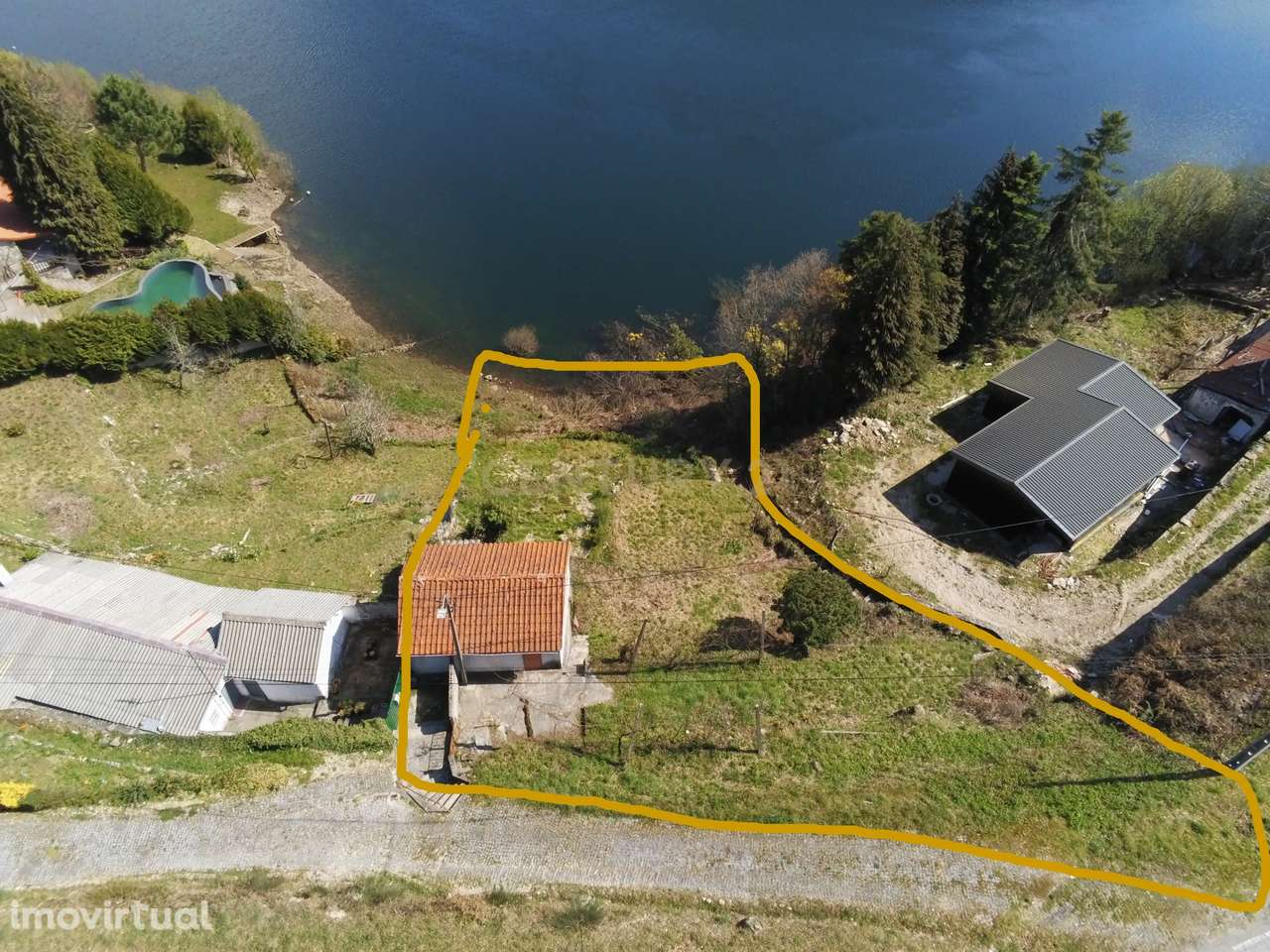 Propriedade com Acesso Direto à Albufeira de Venda Nova | Frente de La - Grande imagem: 2/46
