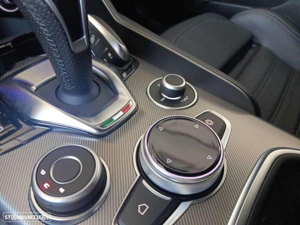Alfa Romeo Giulia 2.2 D Veloce AT8 AWD — fotografia 20