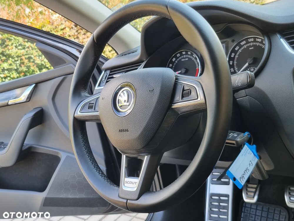 Skoda Octavia Combi 2.0 TDI (Green tec) 4x4 Scout - 35