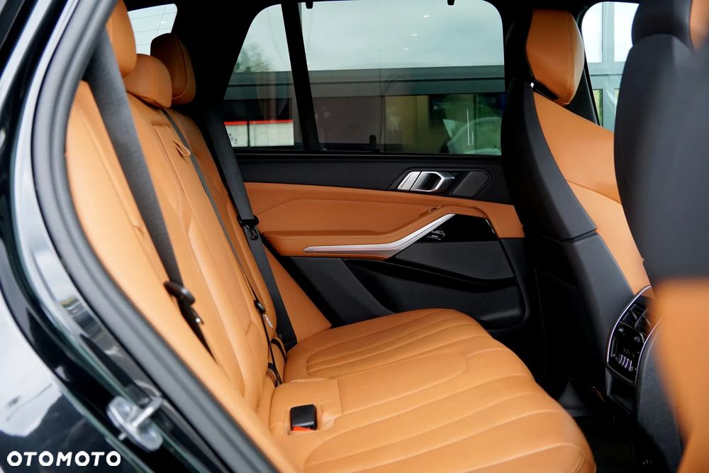 BMW X5 M M50i - 28