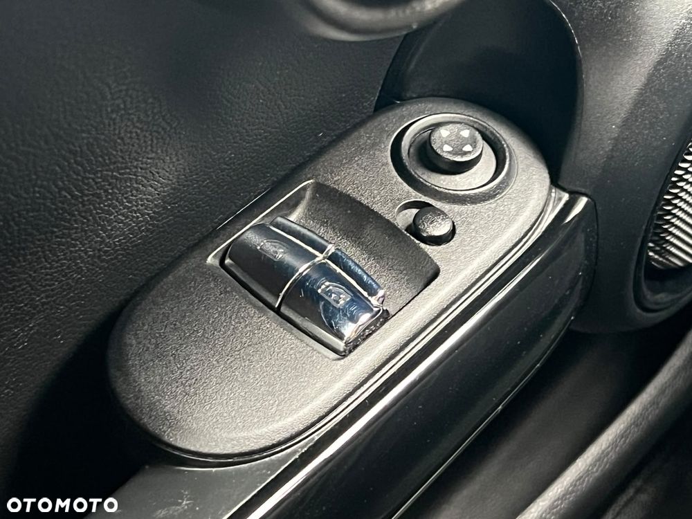 MINI Cooper SE Classic Trim - 15