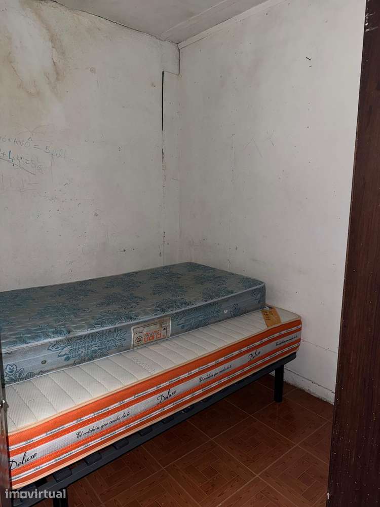 Moradia T2 isolada com 2 andares em Valença - Grande imagem: 4/14