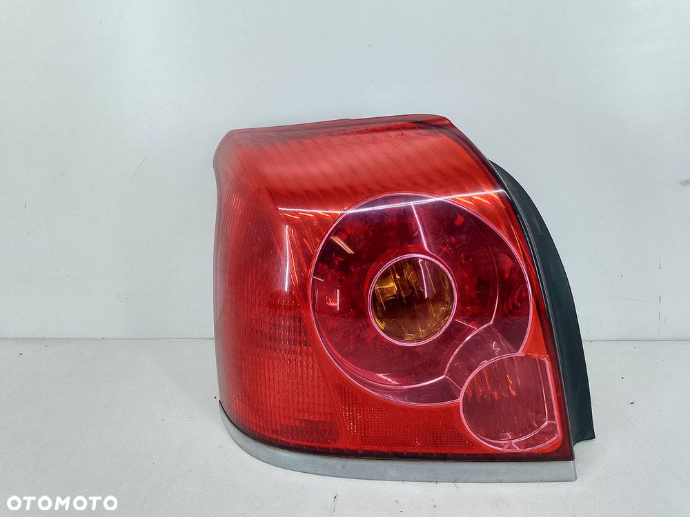LAMPA TYLNA LEWA TOYOTA AVENSIS II T25 SEDAN - 1