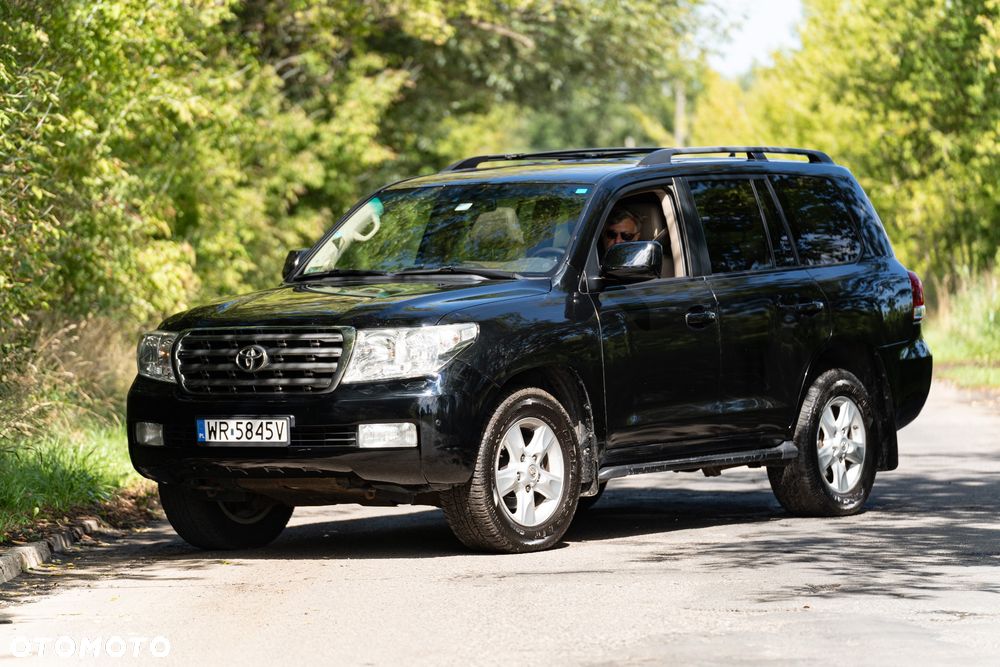 Toyota Land Cruiser - 1