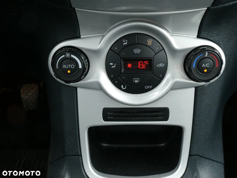 Ford Fiesta 1.25 Titanium EU5 - 19