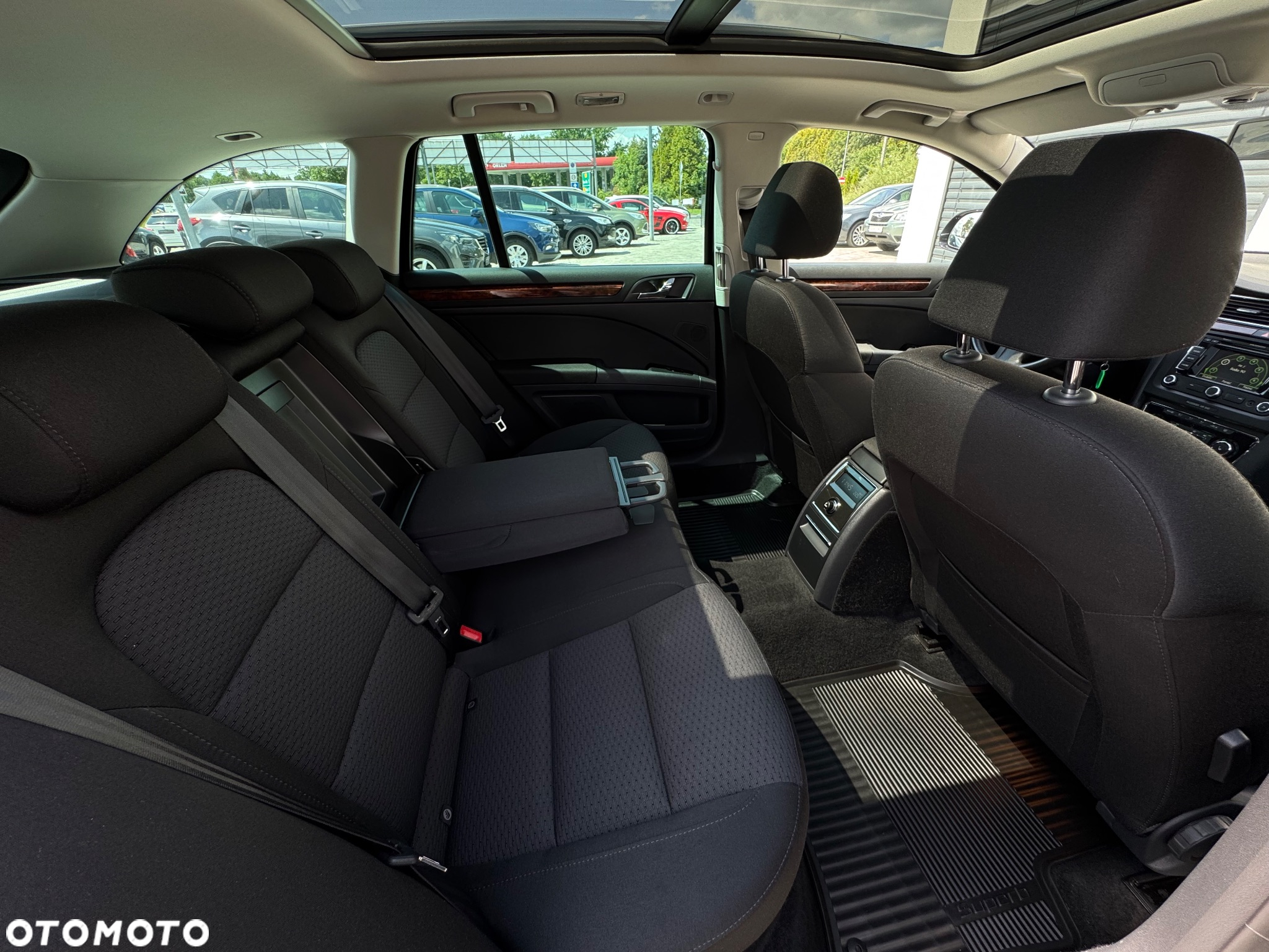 Skoda Superb 2.0 TDI DSG Elegance - 28