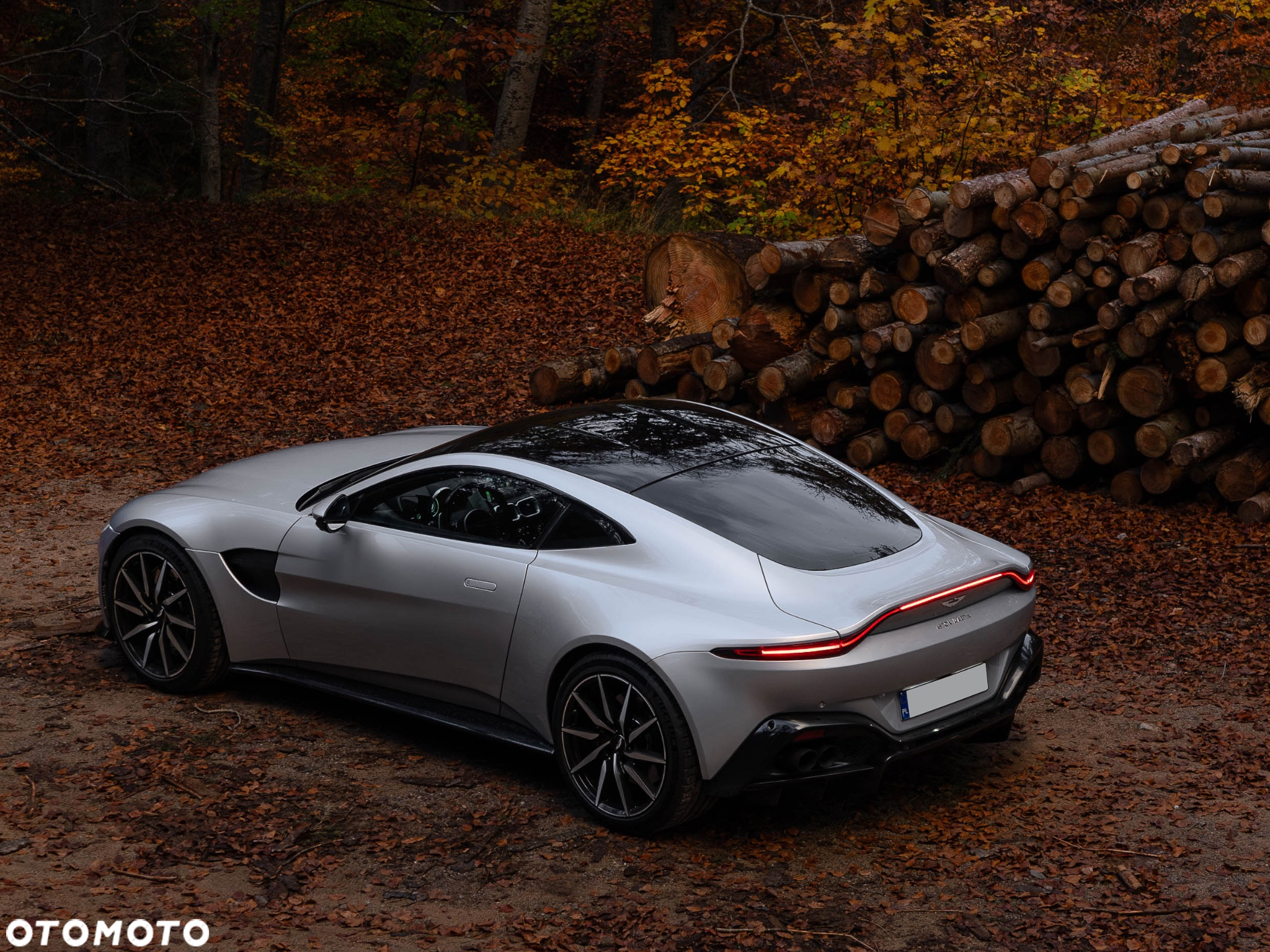 Aston Martin Vantage - 13