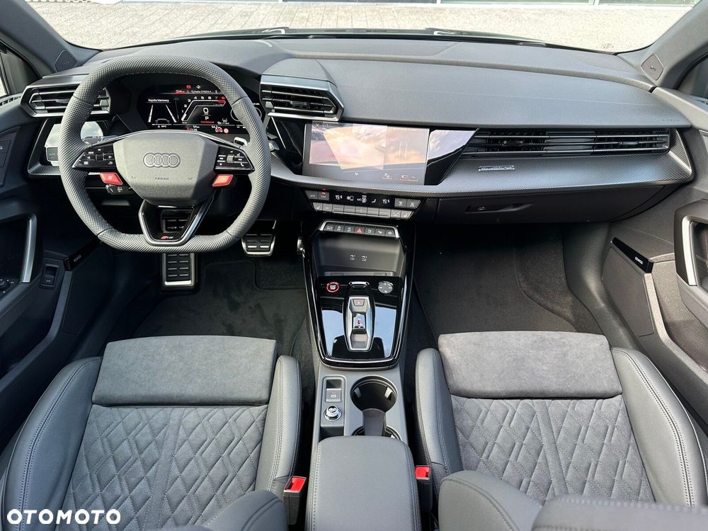 Audi RS3 Limousine - 16