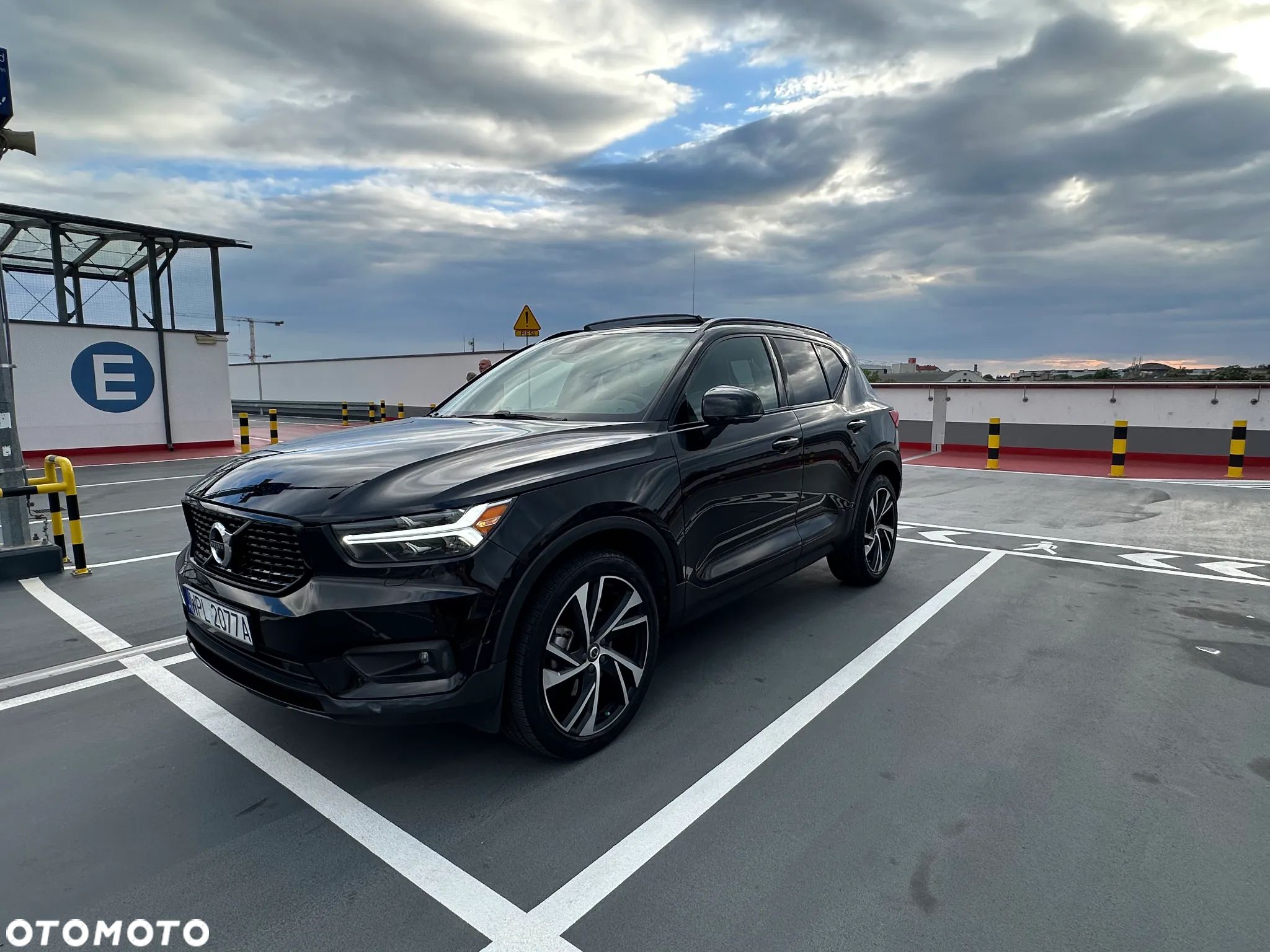 Volvo XC 40 T5 AWD R-Design - 1