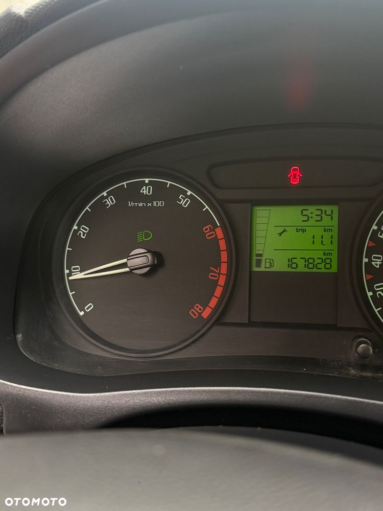 Skoda Fabia 1.2 HTP Elegance - 26