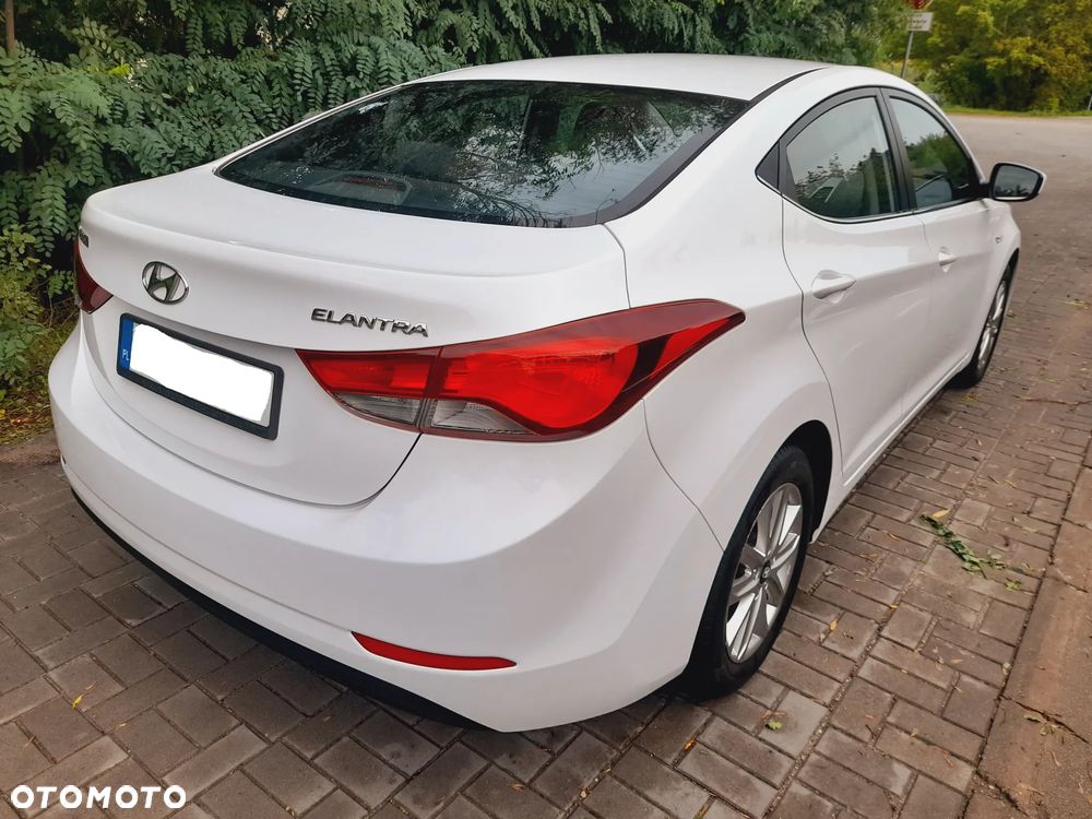 Hyundai Elantra 1.6 Comfort - 9