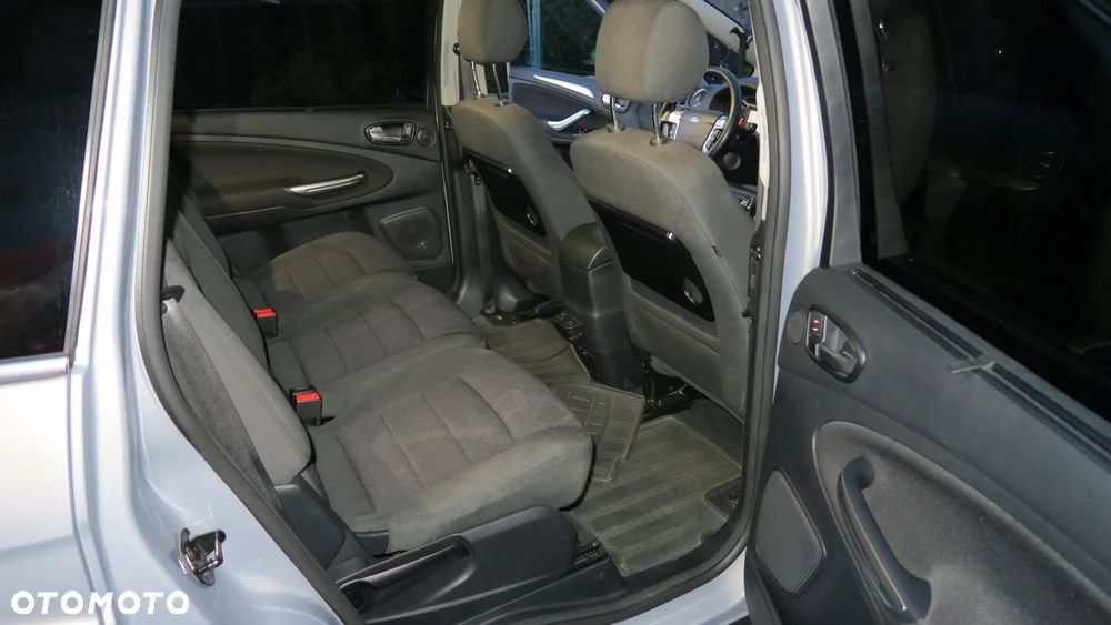 Ford S-Max - 12