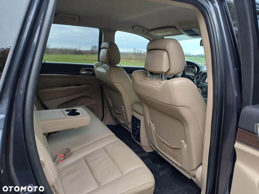 Jeep Grand Cherokee - 23
