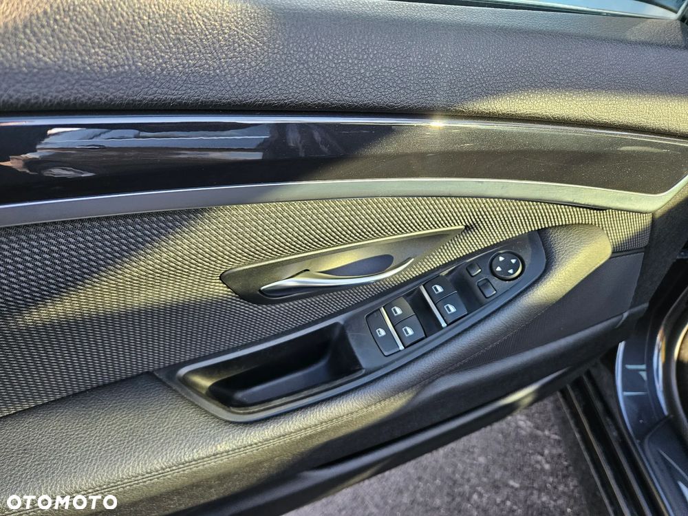 BMW Seria 5 520d xDrive Touring - 34