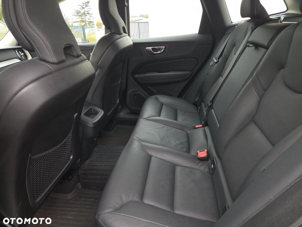 Volvo XC 60 B5 B AWD Plus Dark - 13