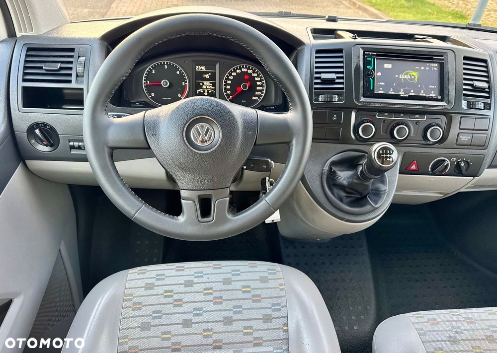 Volkswagen Caravelle - 21