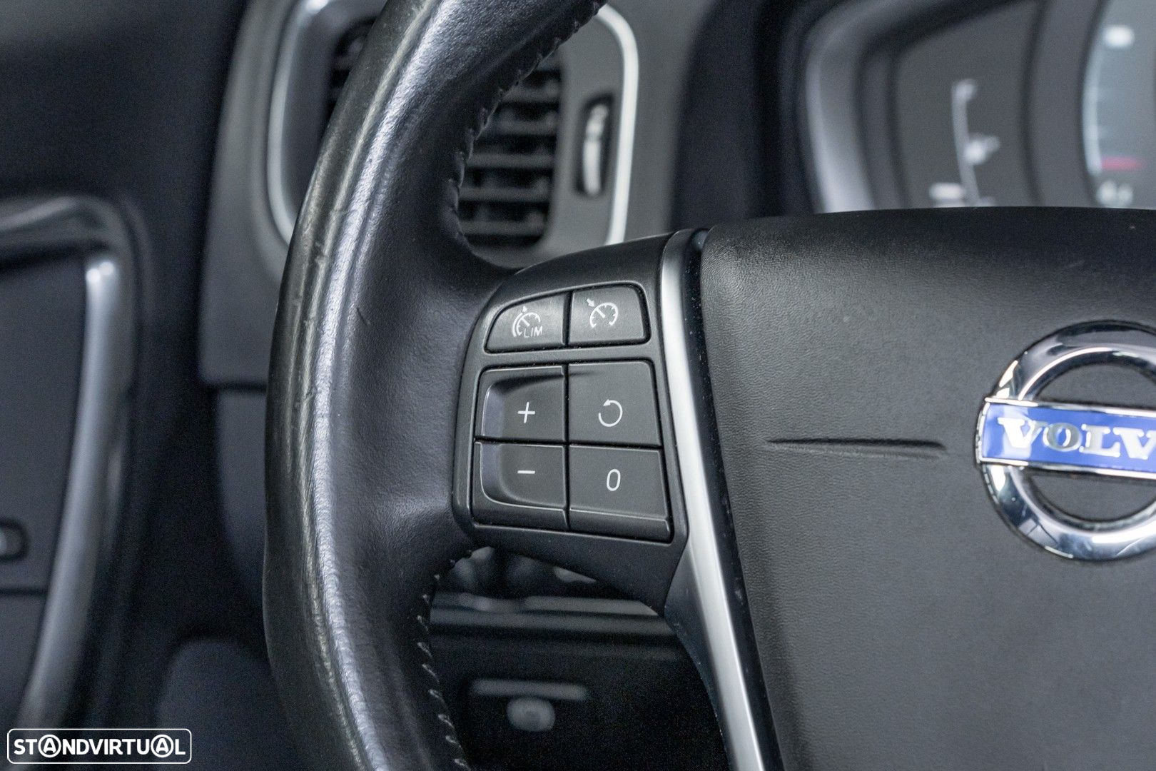 Volvo V60 2.4 D6 Momentum AWD Phev - 16