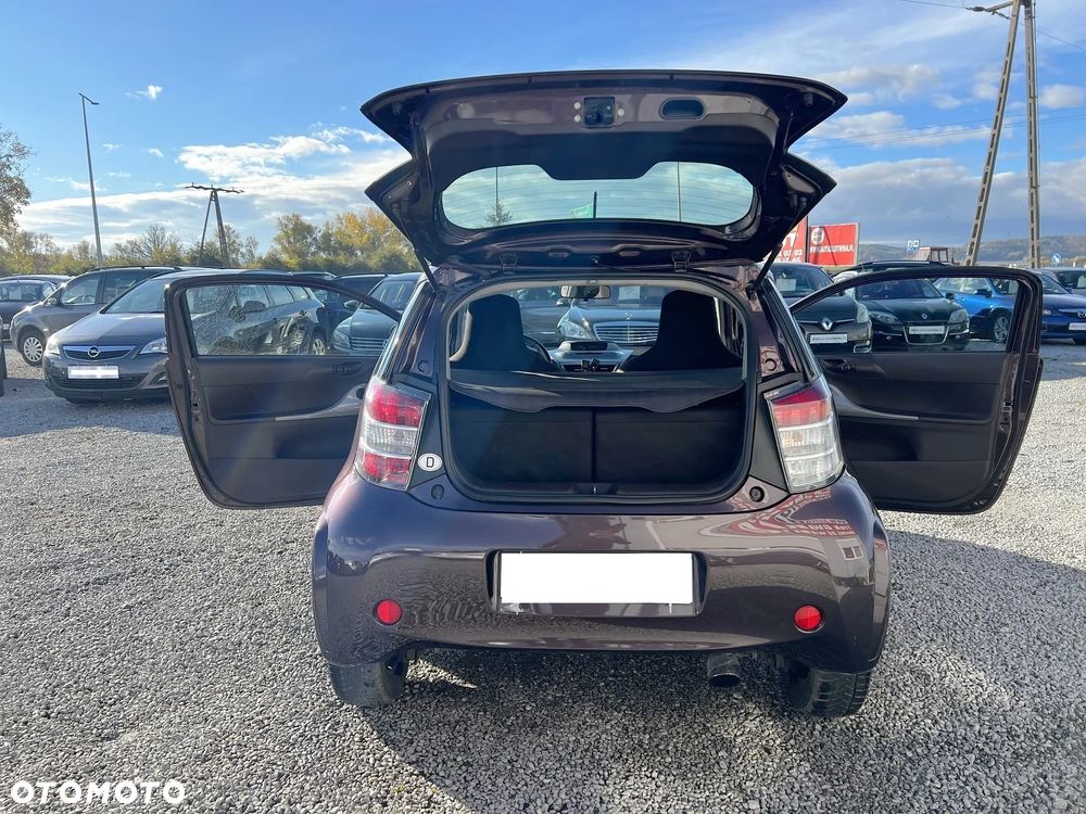 Toyota iQ - 13