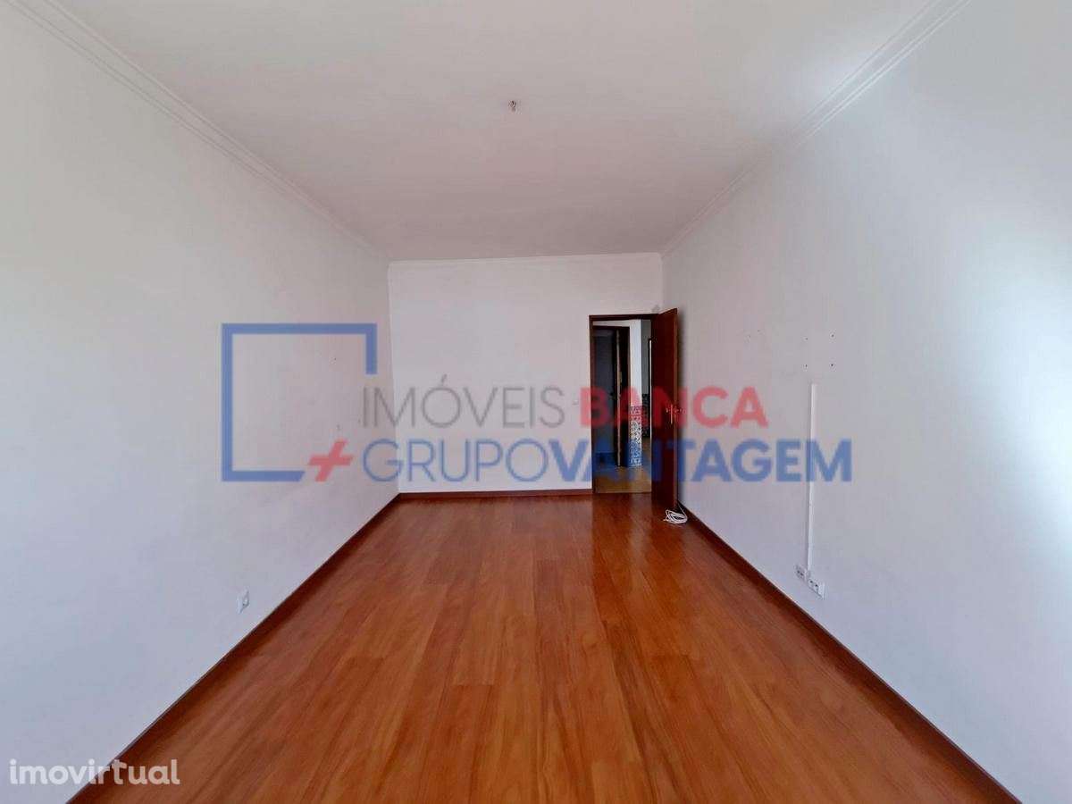 APARTAMENTO T2 A VENDA - Grande imagem: 5/27