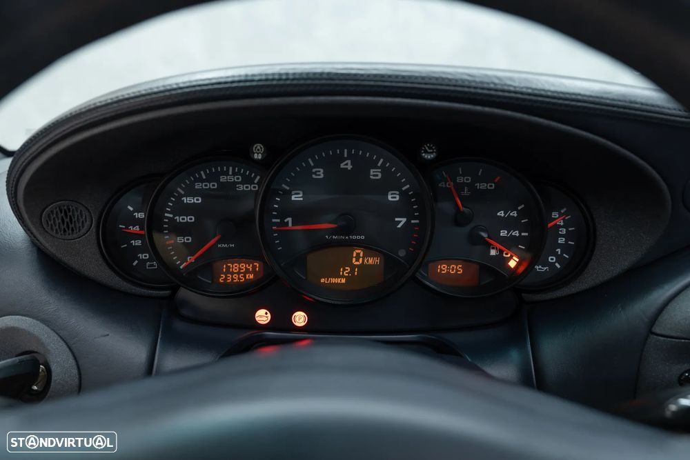 Porsche 911 (996) Carrera 4 Coupé - 23
