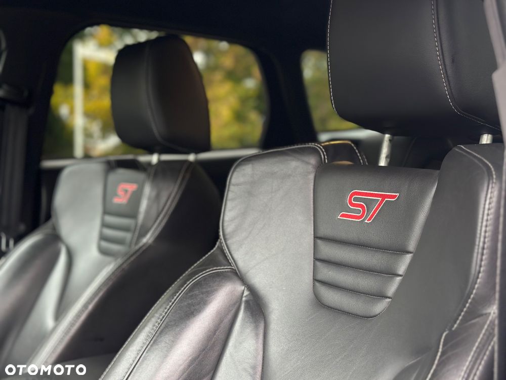 Ford Focus ST - 14