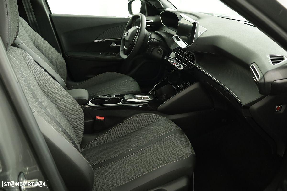Peugeot 2008 1.2 PureTech Allure EAT8 - 22