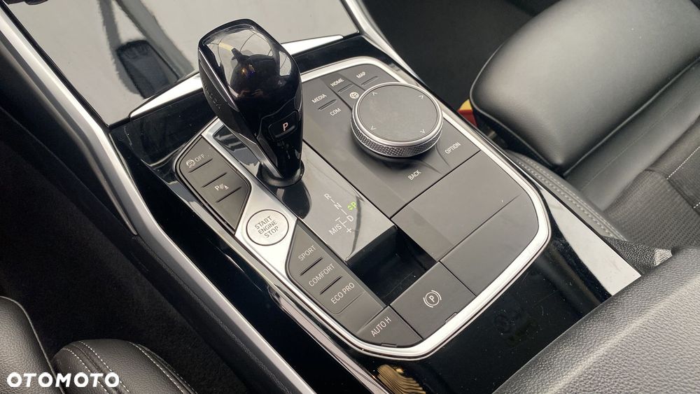 BMW Seria 3 318d Sport Line - 19