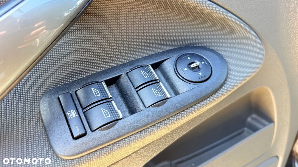 Ford Kuga 2.0 TDCi 2x4 Trend - 12