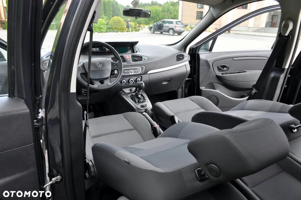 Renault Scenic 1.6 16V Luxe Privilege - 29