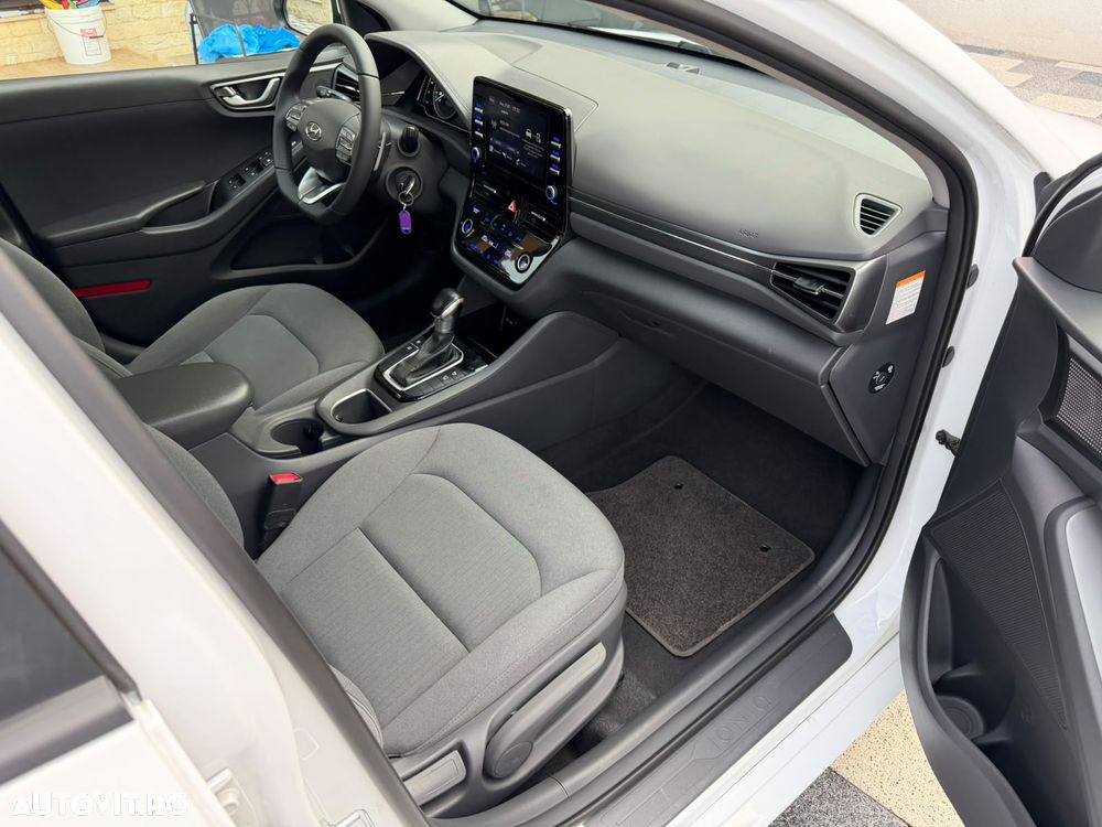 Hyundai IONIQ - 19