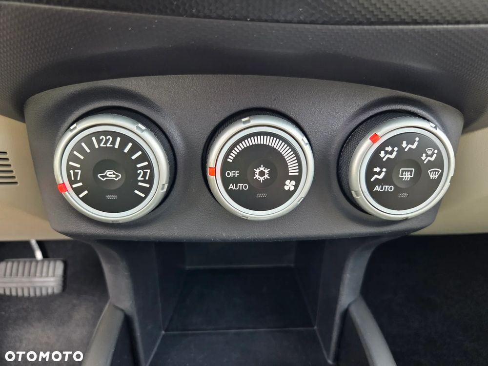 Mitsubishi Outlander 2.4 4WD CVT Intense - 26