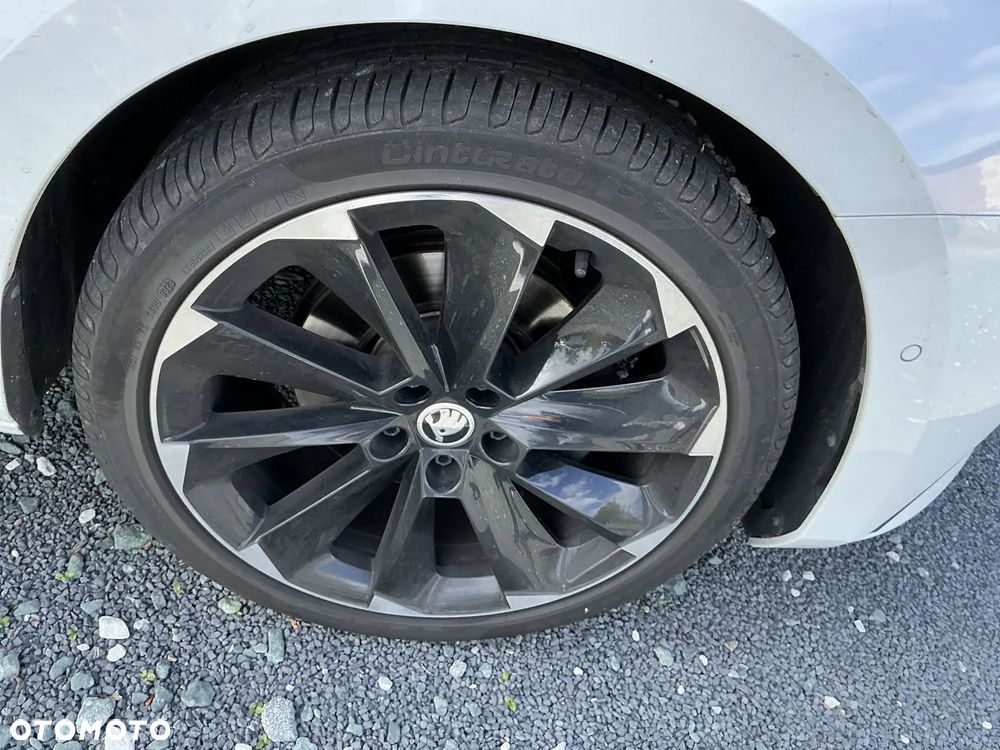 Skoda Superb 2.0 TDI SCR Sportline DSG - 17